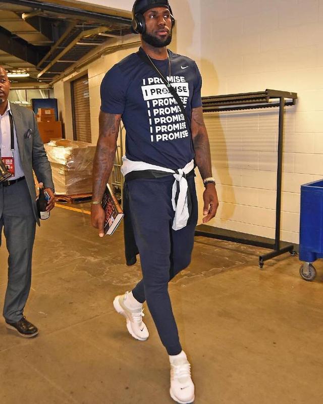 3进球+3进球被吹，专打巴萨命门！切尔西将高防线撕成碎片（3次破门+3球被吹，直击巴萨软肋！切尔西把高位防线撕成碎片）