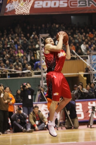 科尔：库里的状态仍然是有望在明日对阵森林狼的比赛中复出（科尔：库里有望在明日对阵森林狼复出）