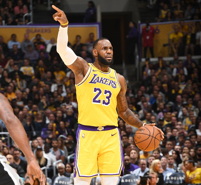 连续9场国家队比赛参与进球，奥亚萨瓦尔成西班牙队史第一人（奥亚萨瓦尔已连续9场为国出战参与破门，创西班牙队史第一人纪录）