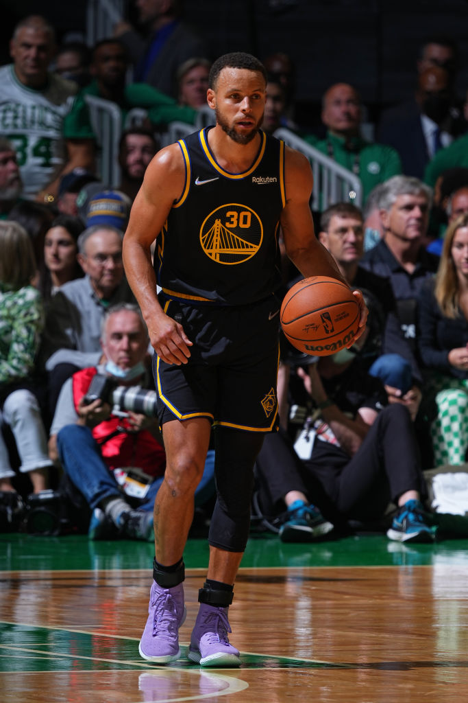 “黄袍”加身，里约热内卢基督像穿上黄潜球衣（里约基督像披上黄潜战袍）