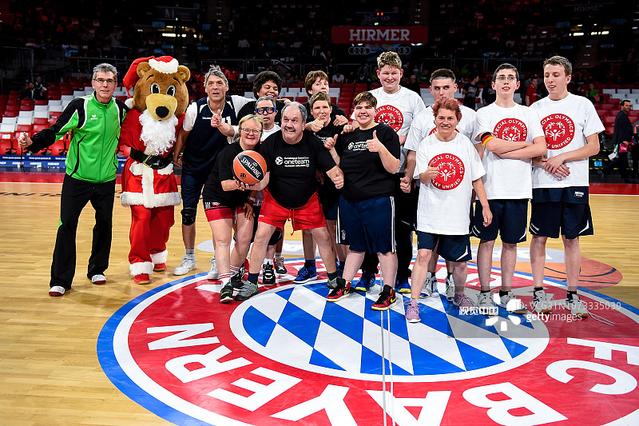 图片报：拜仁飞机因慕尼黑大雾无法起飞，只能去奥格斯堡乘机（图片报：慕尼黑大雾致拜仁无法起飞，转赴奥格斯堡登机）